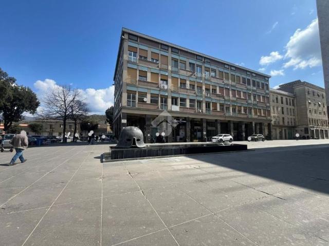 Ufficio in affitto di 120 m² in Piazza dei Bruzi, 5