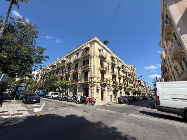 Ufficio in affitto di 120 m² in Via Maddalena, 128
