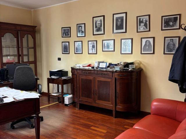 Ufficio in affitto di 120 m² in Via Metastasio, 9