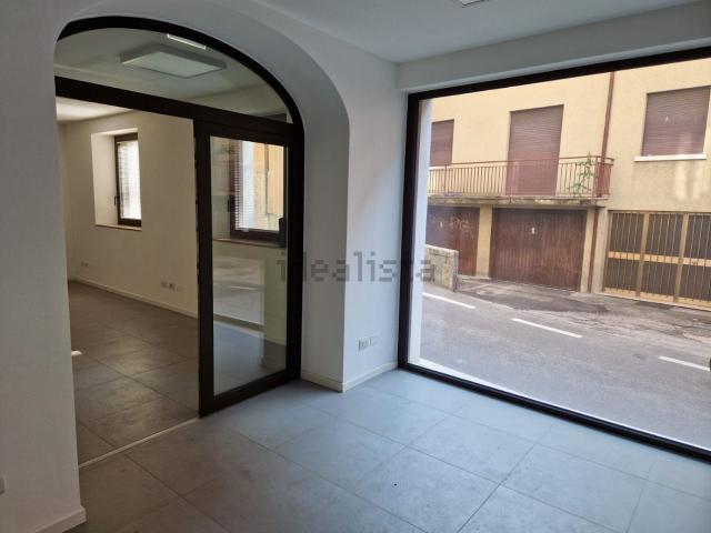 Ufficio in affitto di 120 m² in Via Monte Valderoa, 2