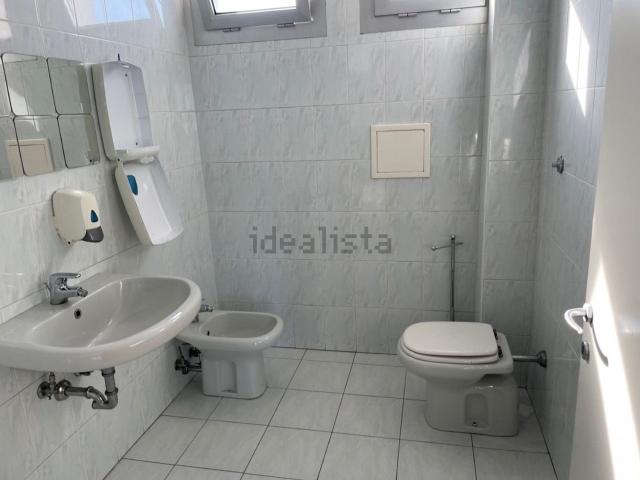 Ufficio in affitto di 120 m² in Via Adriatica