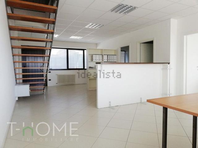 Ufficio in affitto di 120 m² in Via Brigata Granatieri di Sardegna