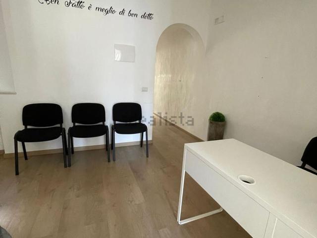 Ufficio in affitto di 120 m² in Via Dante Alighieri