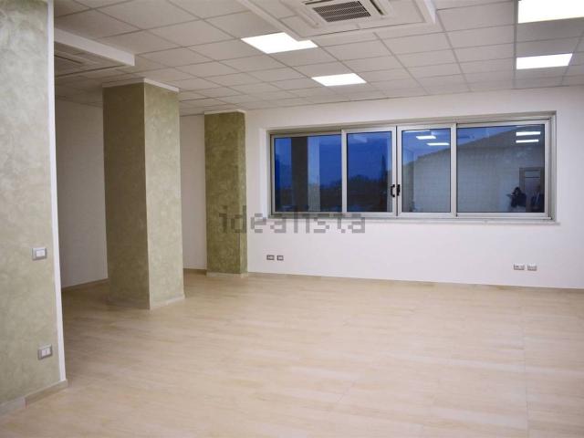 Ufficio in affitto di 120 m² in Via Degli Anziati, 17