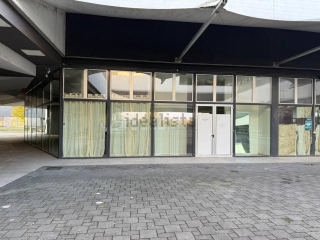 Ufficio in affitto di 120 m² in Via Emilia Est, 250