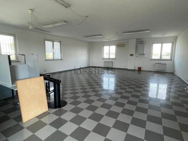 Ufficio in affitto di 120 m² in Via Emilia Ovest