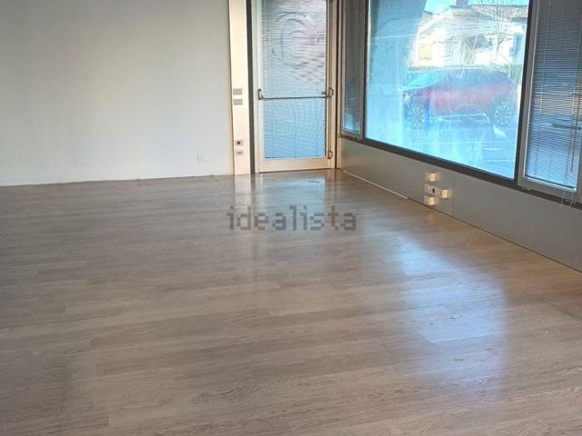 Ufficio in affitto di 120 m² in Via G. Sarto, 20