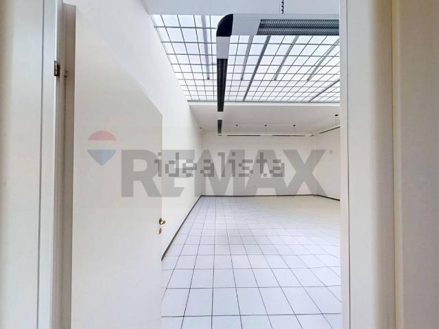 Ufficio in affitto di 120 m² in Via Giacinto Andrea Longhin, 103