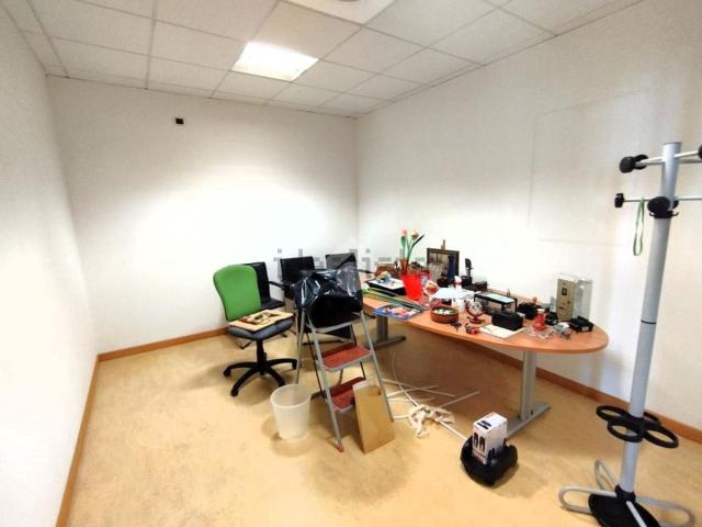 Ufficio in affitto di 120 m² in Via Luigi Galvani