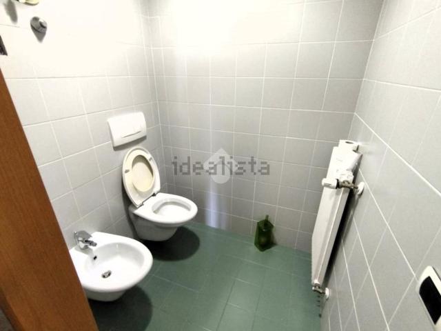 Ufficio in affitto di 120 m² in Via Luigi Galvani