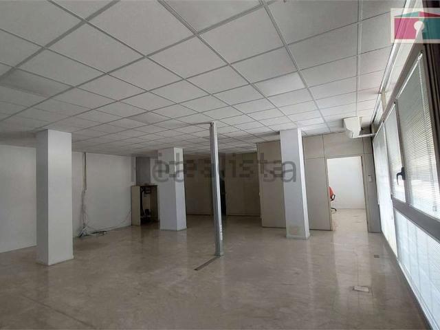 Ufficio in affitto di 120 m² in Via Pietro Giardini, 470