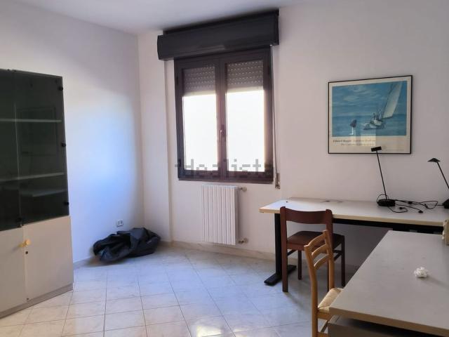 Ufficio in affitto di 120 m² in Via Stazione