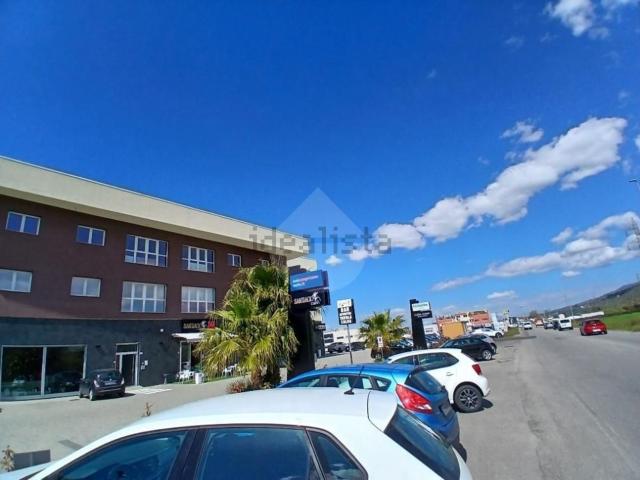 Ufficio in affitto di 120 m² in Via Sant&apos Umile da Bisignano, 17