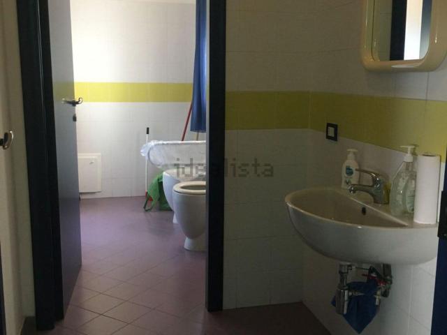 Ufficio in affitto di 120 m² in Via Ugo Foscolo