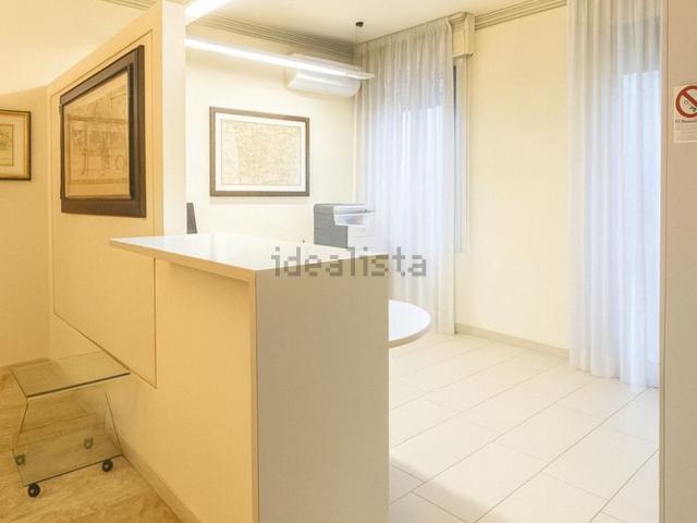 Ufficio in affitto di 120 m² in Viale Ciro Menotti, 80