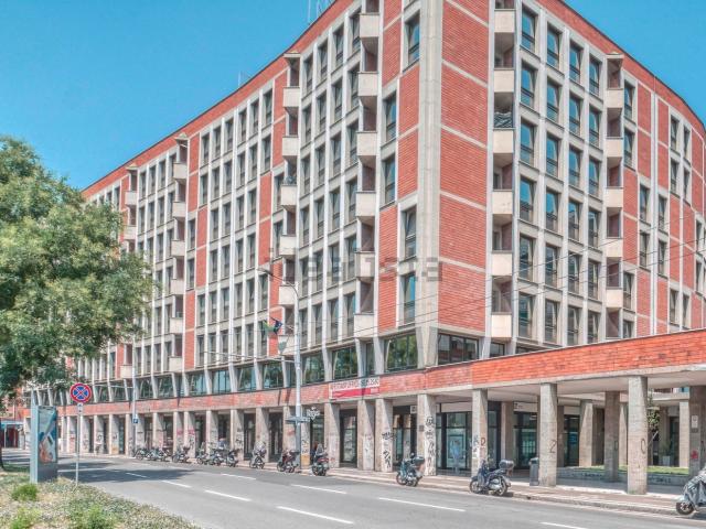 Ufficio in affitto di 120 m² in Viale Angelo Masini, 12