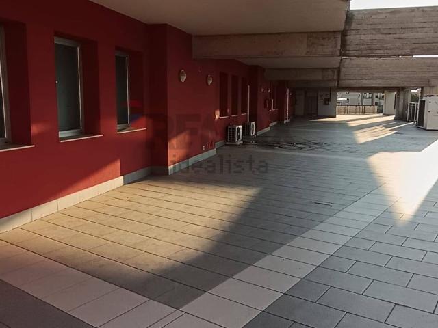 Ufficio in affitto di 120 m² in Viale Europa