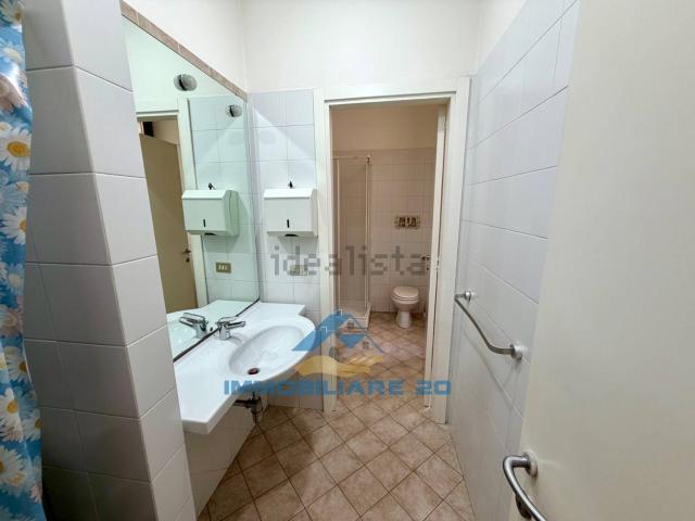 Ufficio in affitto di 121 m² in Via Melchiorre Delfico, 73