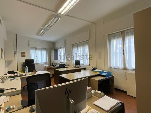 Ufficio in affitto di 121 m² in Viale Dante Alighieri, 2