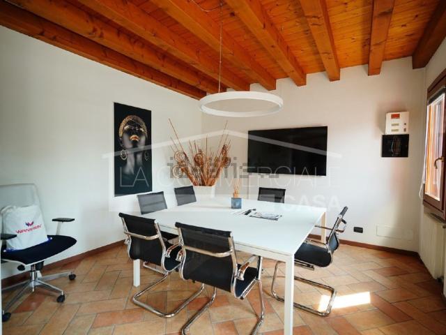 Ufficio in affitto di 122 m²