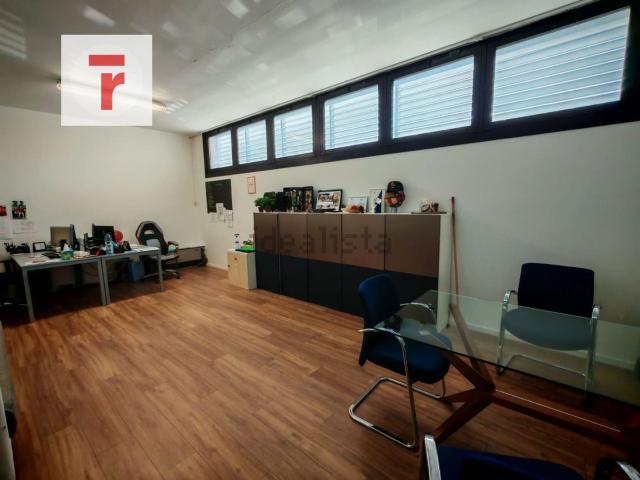 Ufficio in affitto di 122 m² in Via G. Marconi