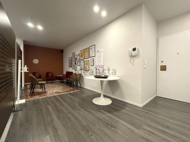 Ufficio in affitto di 122 m² in Viale Francesco Bassani, 187
