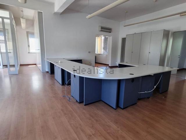 Ufficio in affitto di 135 m²