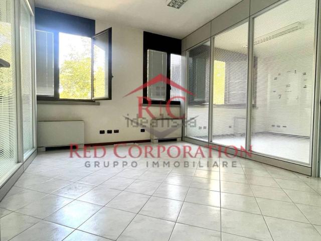 Ufficio in affitto di 135 m² in Via Matteo Maria Boiardo