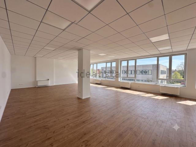 Ufficio in affitto di 135 m² in Via Treviso Mare