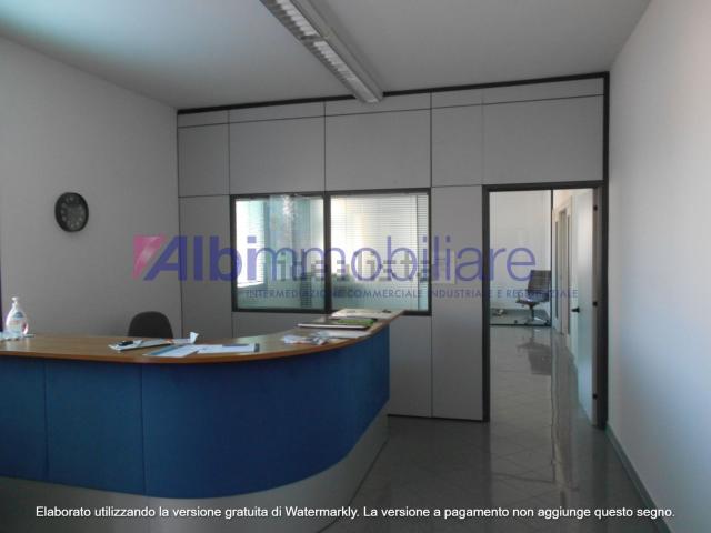 Ufficio in affitto di 135 m² in Via Vincenzo Ferrari