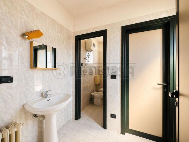 Ufficio in affitto di 136 m² in Via dei Colli, 33