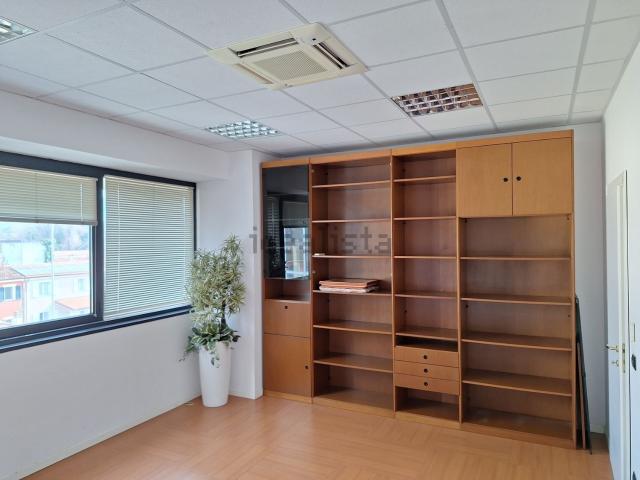 Ufficio in affitto di 138 m²