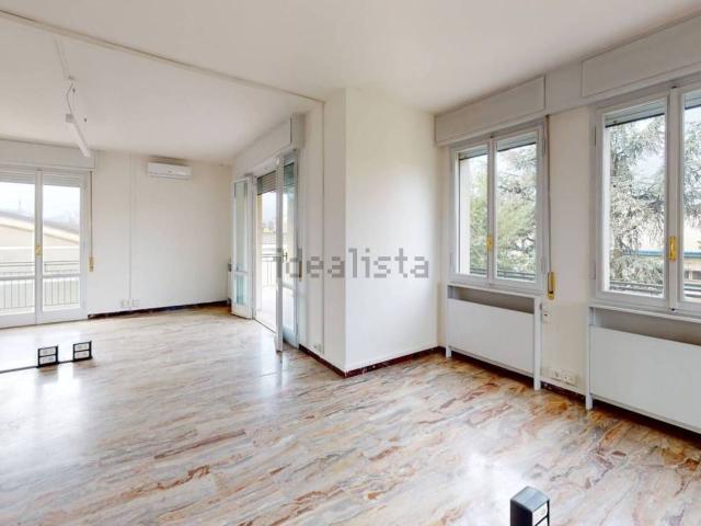 Ufficio in affitto di 138 m² in Via Stalingrado