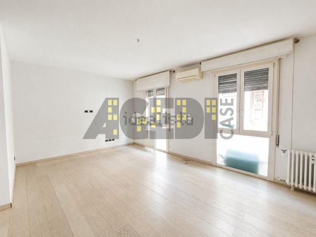 Ufficio in affitto di 130 m²