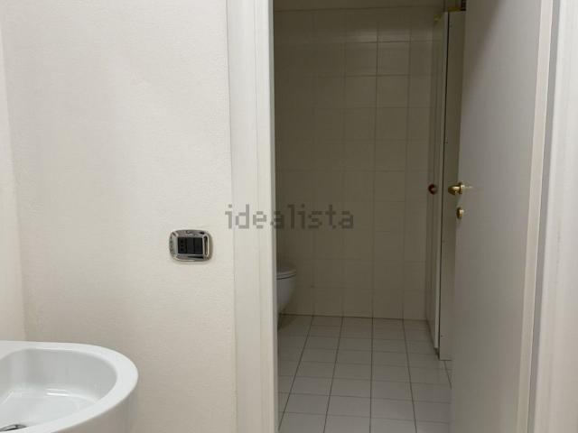 Ufficio in affitto di 130 m²