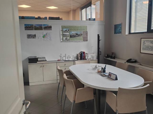 Ufficio in affitto di 130 m²