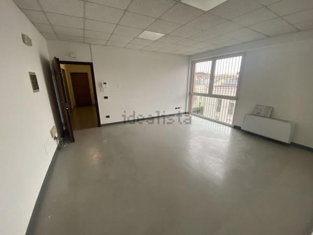 Ufficio in affitto di 130 m²