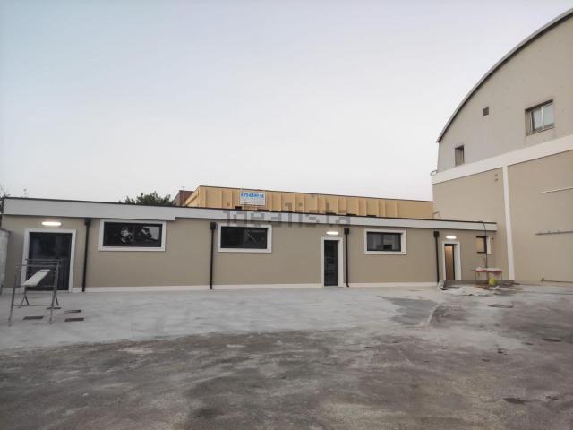 Ufficio in affitto di 130 m² in Strada Provinciale 8
