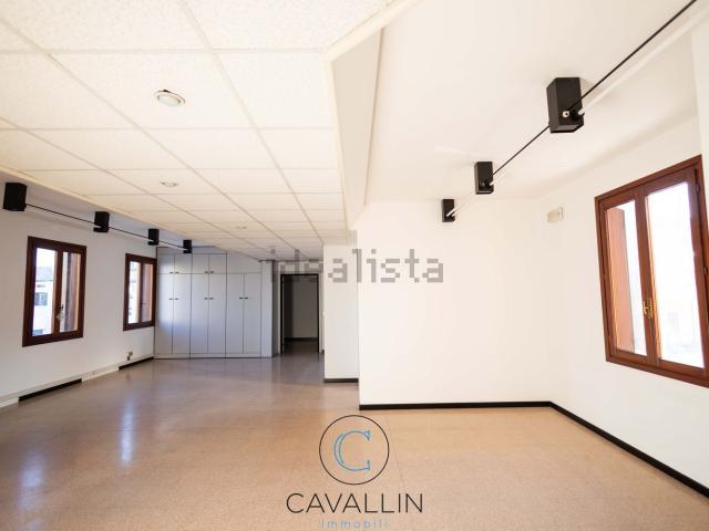 Ufficio in affitto di 130 m² in Piazza Nicolò Tommaseo, 1
