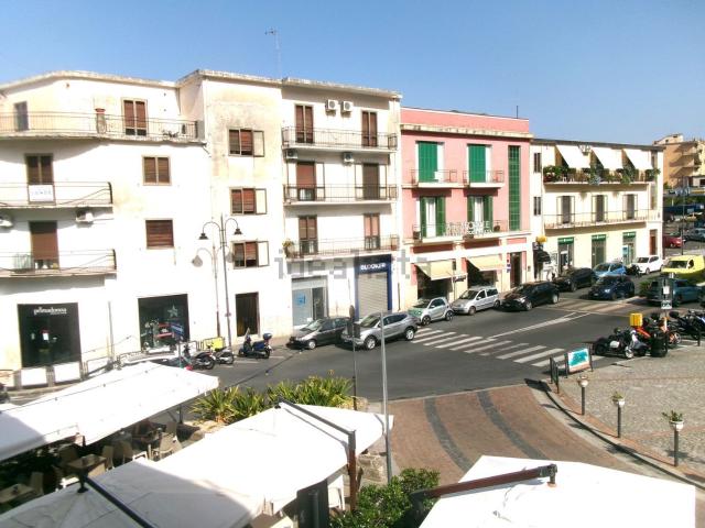 Ufficio in affitto di 130 m² in Piazza IV Novembre, 2