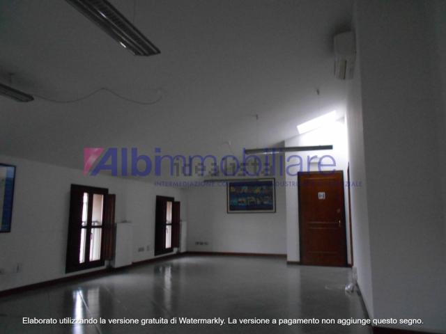 Ufficio in affitto di 130 m² in Piazza Tricolore