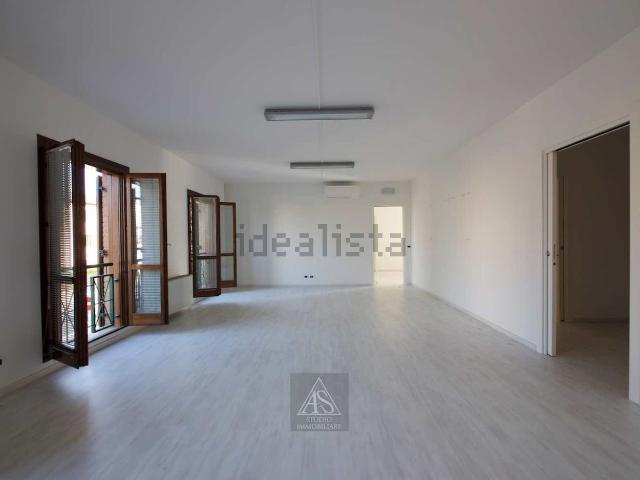 Ufficio in affitto di 130 m² in Via Nazionale, 4