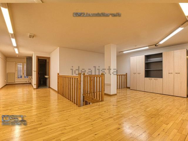 Ufficio in affitto di 130 m² in Via Borgonuovo, 18