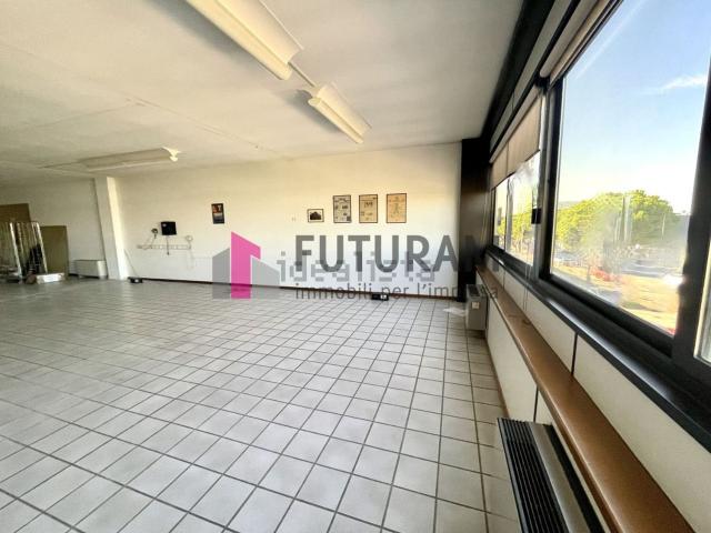 Ufficio in affitto di 130 m² in Via Giacinto Andrea Longhin, 1