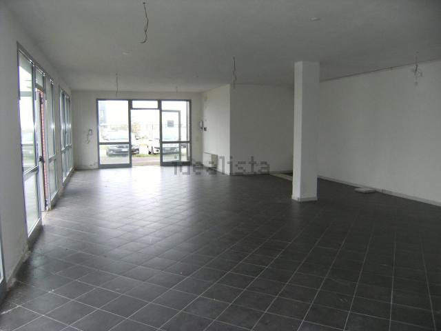 Ufficio in affitto di 130 m² in Via Raffaello