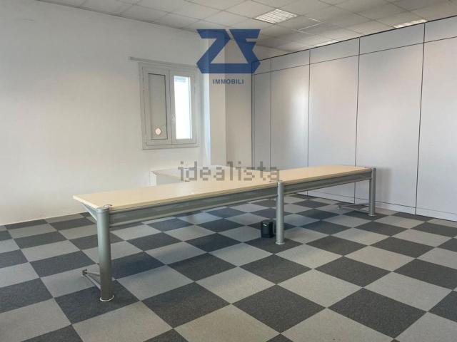 Ufficio in affitto di 130 m² in Via Vicenza