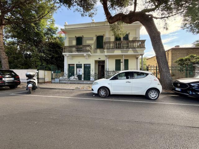 Ufficio in affitto di 130 m² in Viale Figlia di Jorio, 32