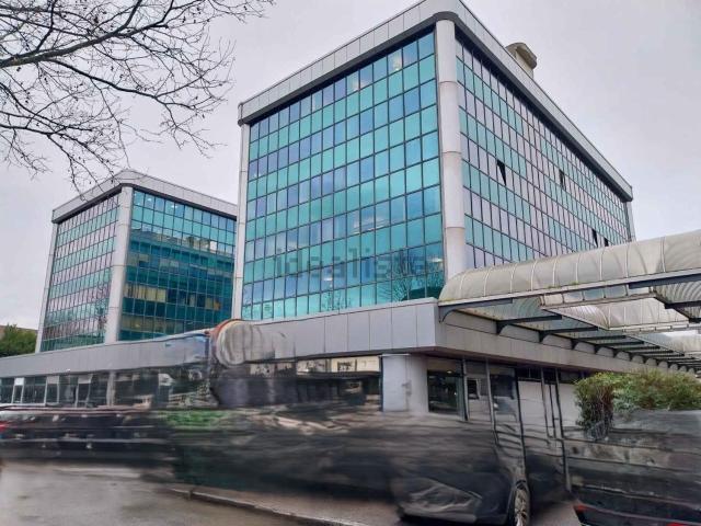 Ufficio in affitto di 130 m² in Viale Montegrappa
