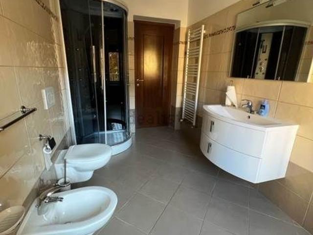 Ufficio in affitto di 145 m²