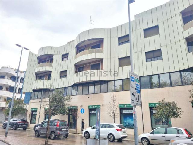 Ufficio in affitto di 145 m² in Via Aurelio Saffi